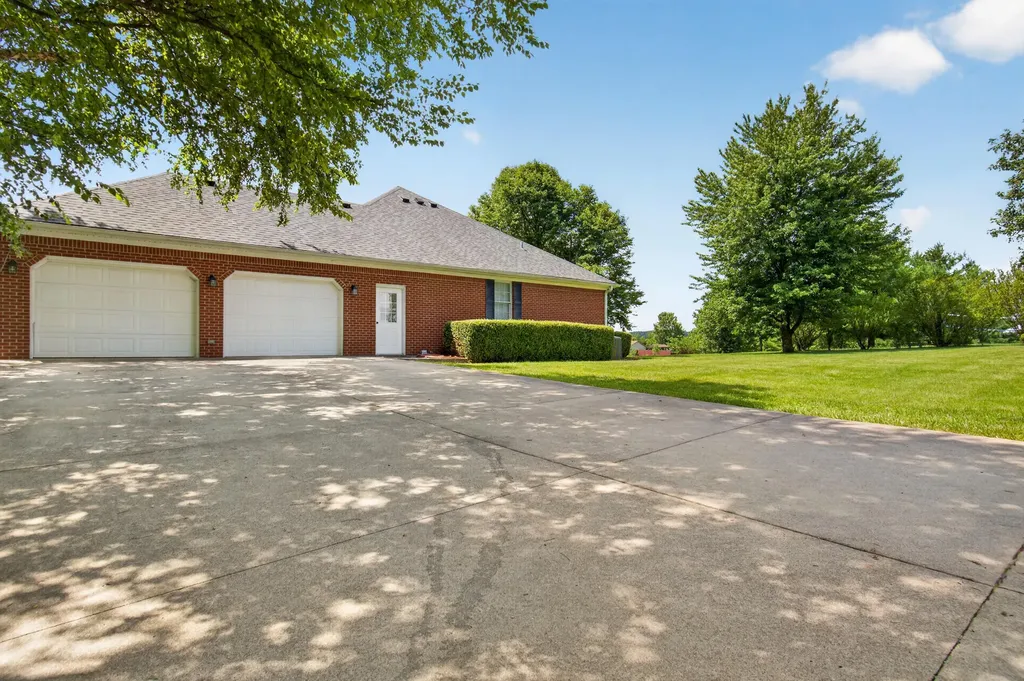 227 Rebecca Lane Stanford KY 40484