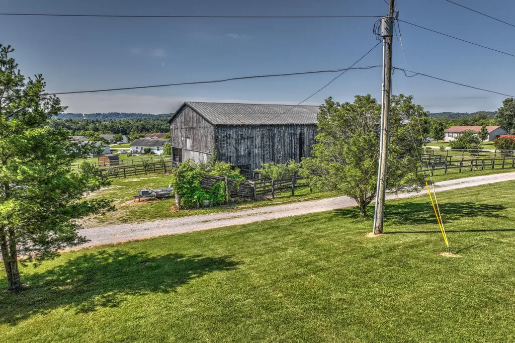 227 Rebecca Lane Stanford KY 40484