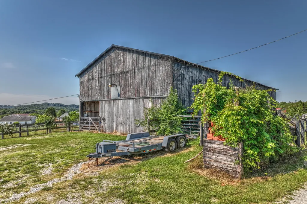 227 Rebecca Lane Stanford KY 40484