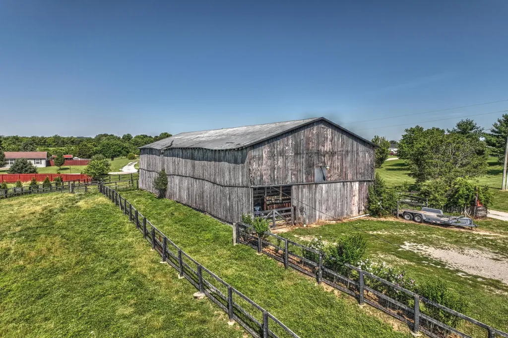 227 Rebecca Lane Stanford KY 40484