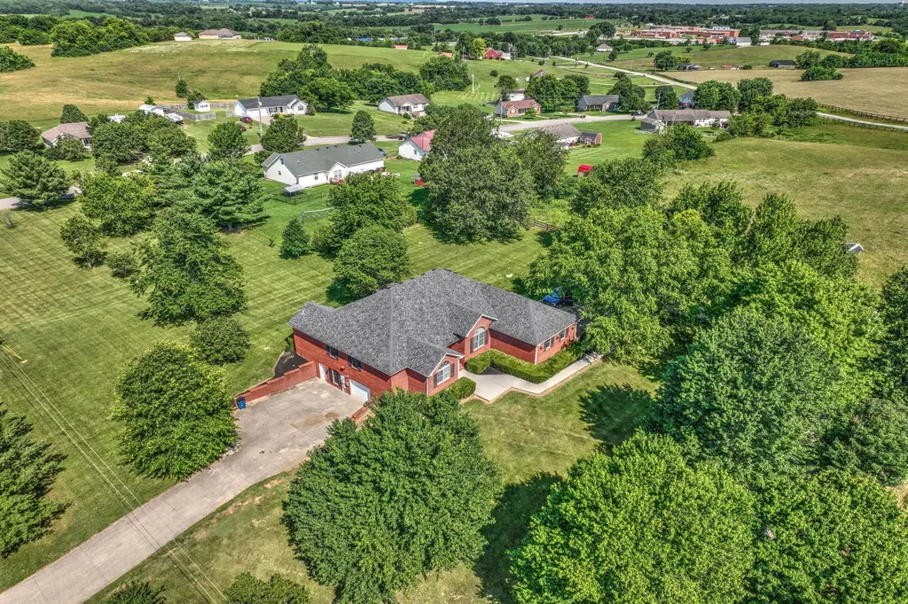 227 Rebecca Lane Stanford KY 40484