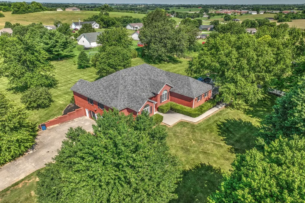 227 Rebecca Lane Stanford KY 40484