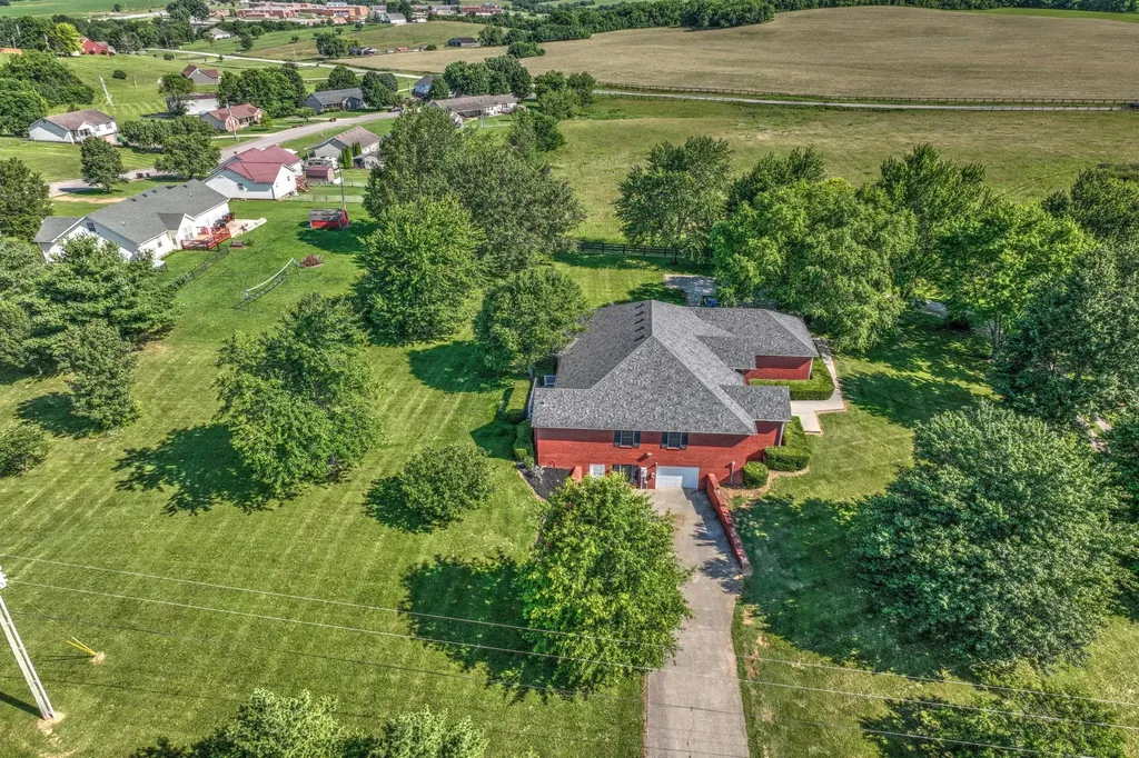 227 Rebecca Lane Stanford KY 40484