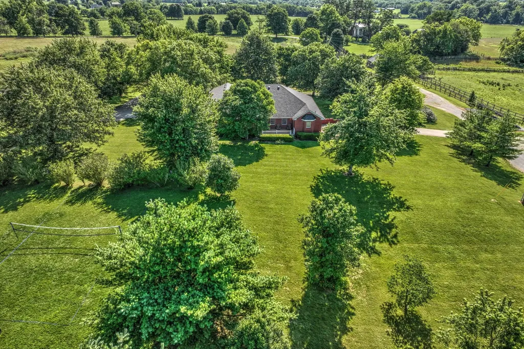 227 Rebecca Lane Stanford KY 40484