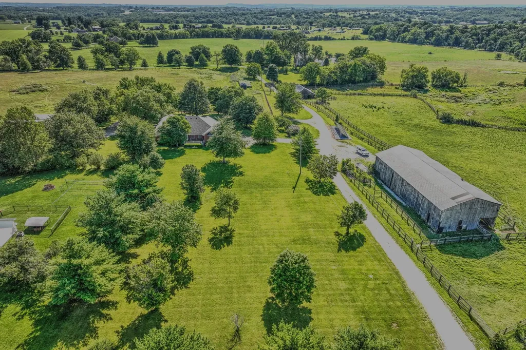 227 Rebecca Lane Stanford KY 40484