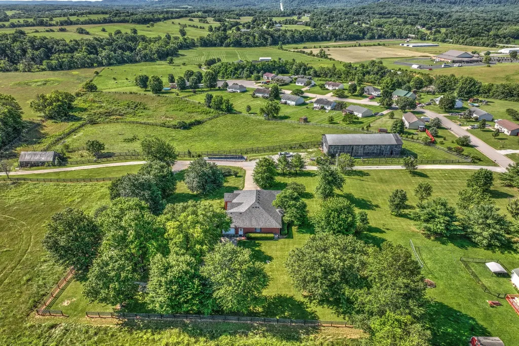 227 Rebecca Lane Stanford KY 40484