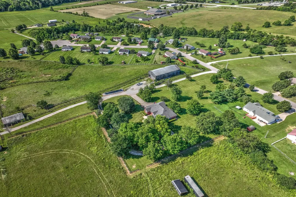 227 Rebecca Lane Stanford KY 40484