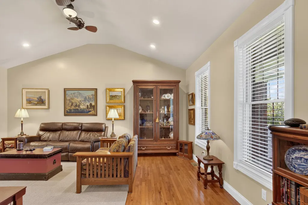 227 Rebecca Lane Stanford KY 40484
