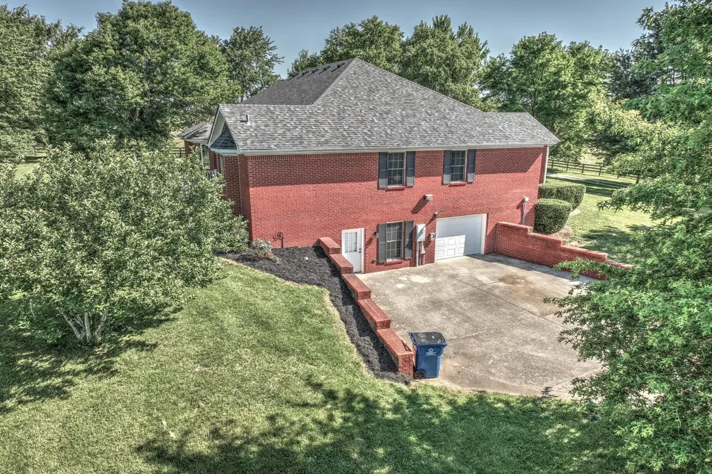 227 Rebecca Lane Stanford KY 40484