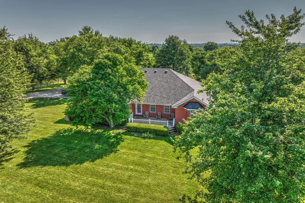 227 Rebecca Lane Stanford KY 40484