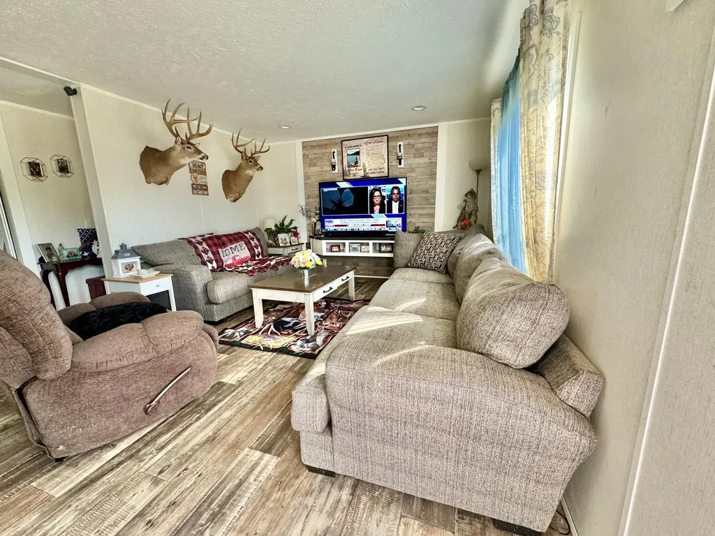 1747 Ky-10 Tollesboro KY 41189