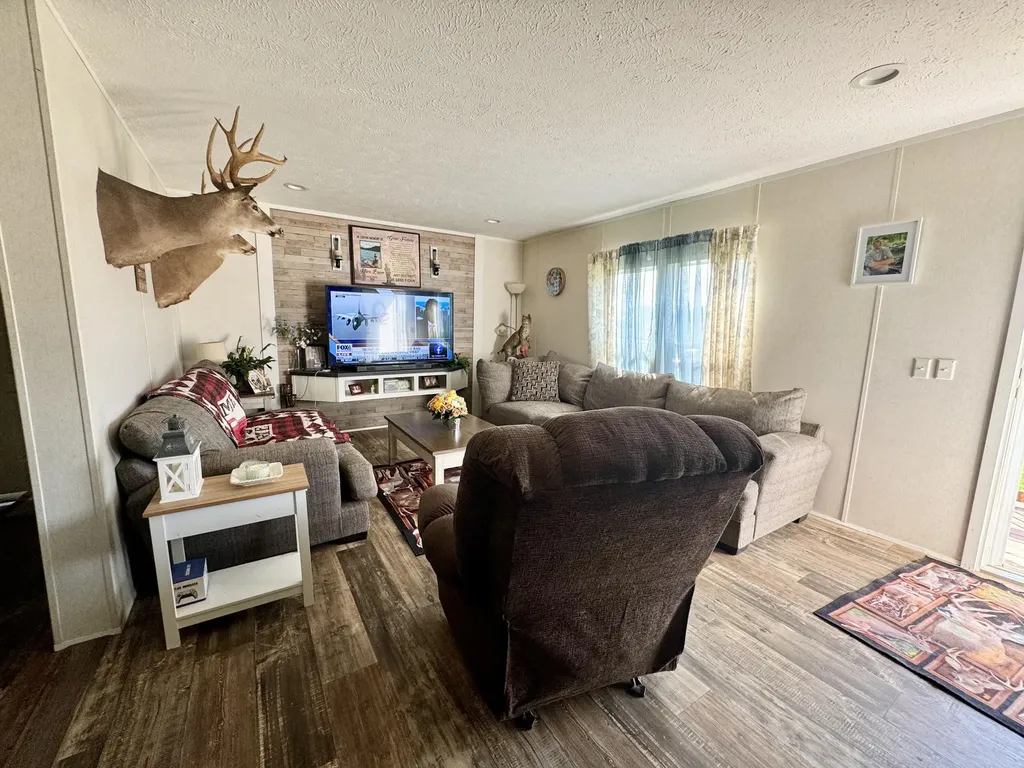 1747 Ky-10 Tollesboro KY 41189