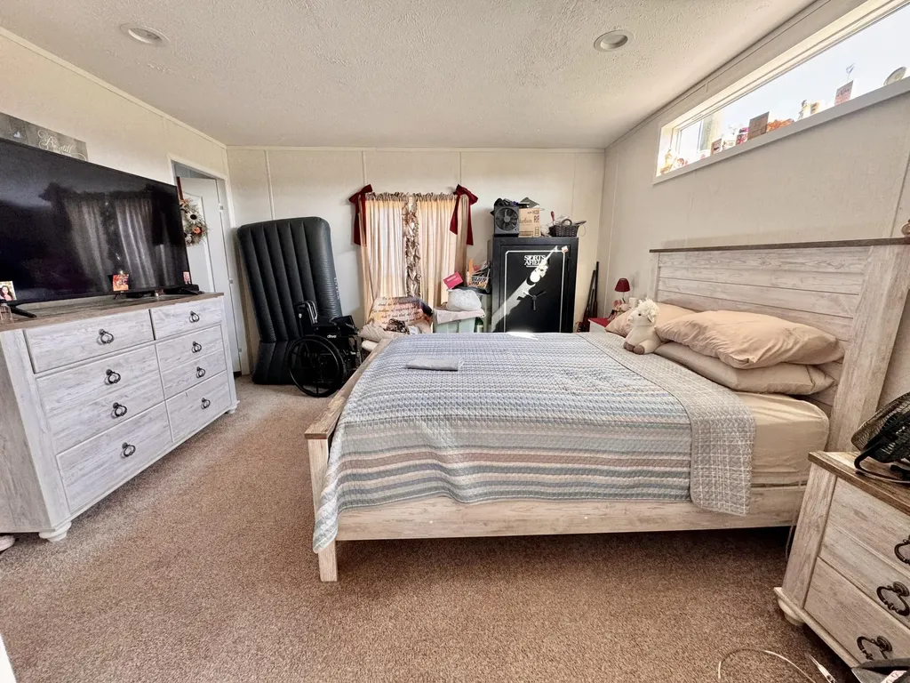 1747 Ky-10 Tollesboro KY 41189
