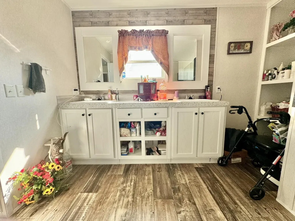 1747 Ky-10 Tollesboro KY 41189