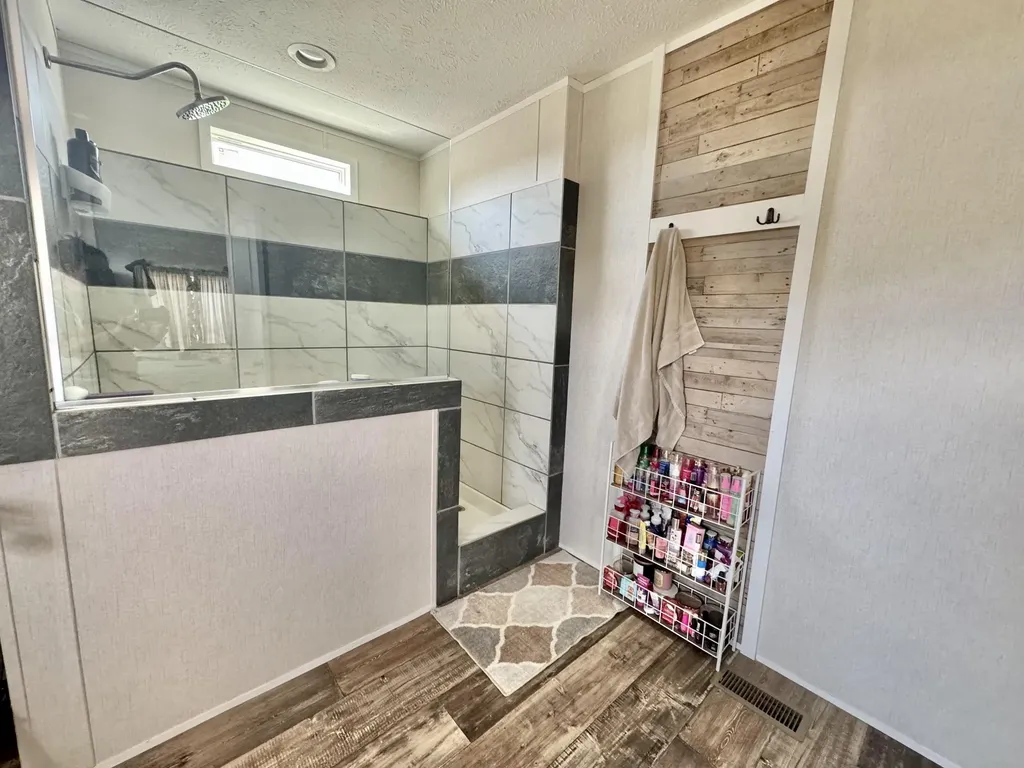 1747 Ky-10 Tollesboro KY 41189