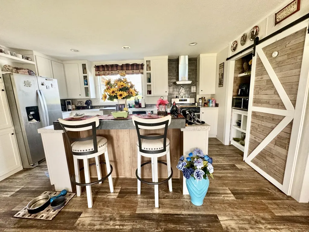 1747 Ky-10 Tollesboro KY 41189