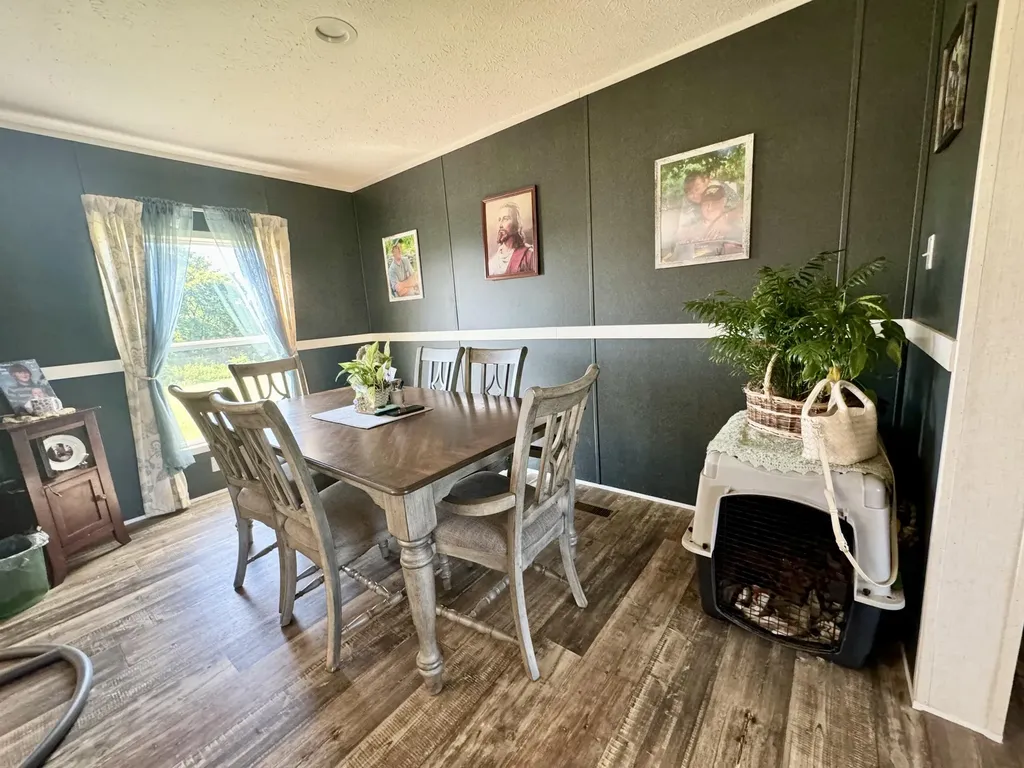 1747 Ky-10 Tollesboro KY 41189