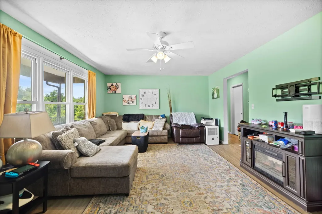 3492 Hawk Creek Road London KY 40741