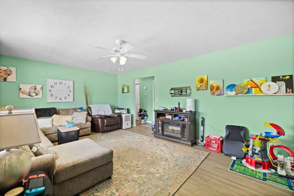 3492 Hawk Creek Road London KY 40741