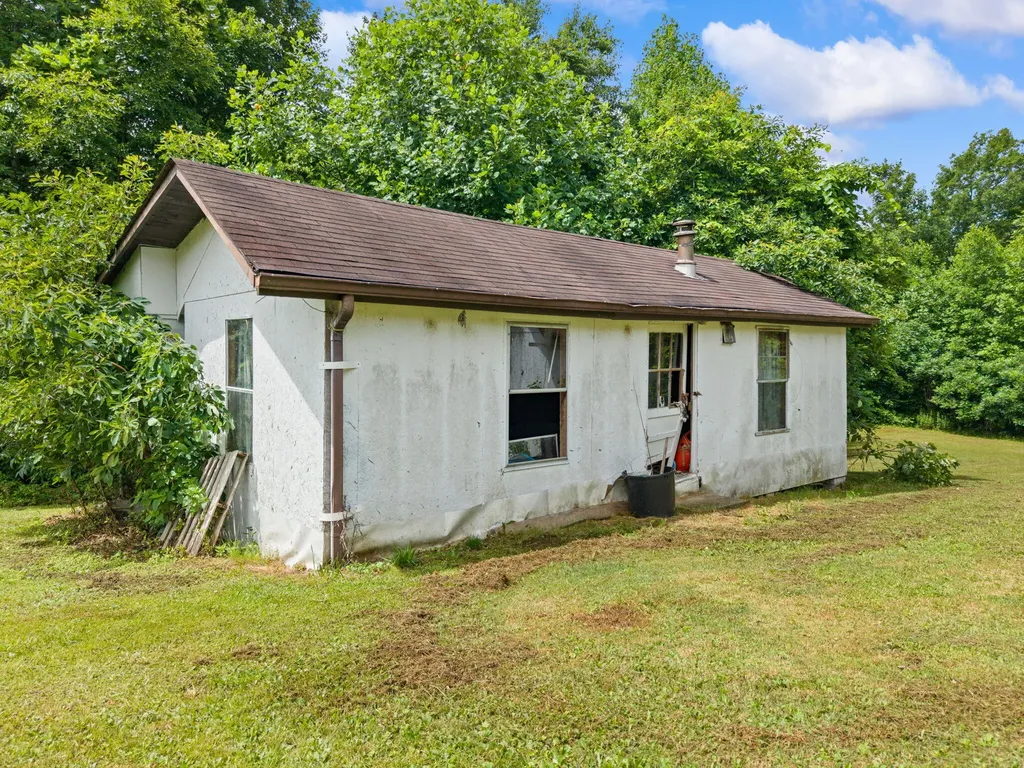 3492 Hawk Creek Road London KY 40741