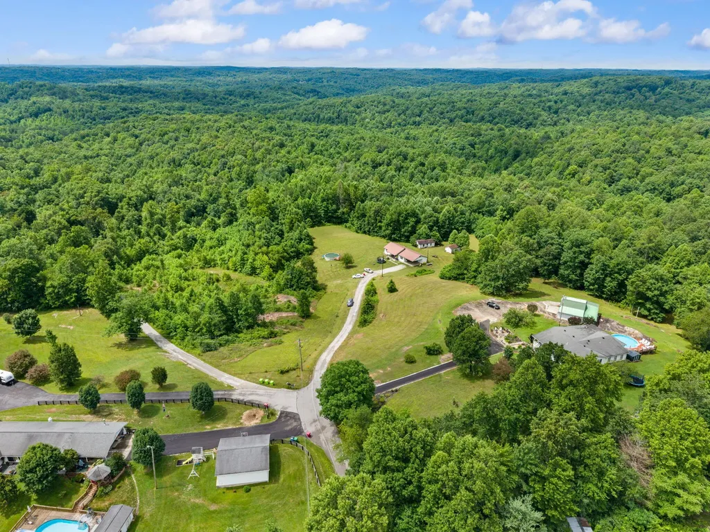 3492 Hawk Creek Road London KY 40741