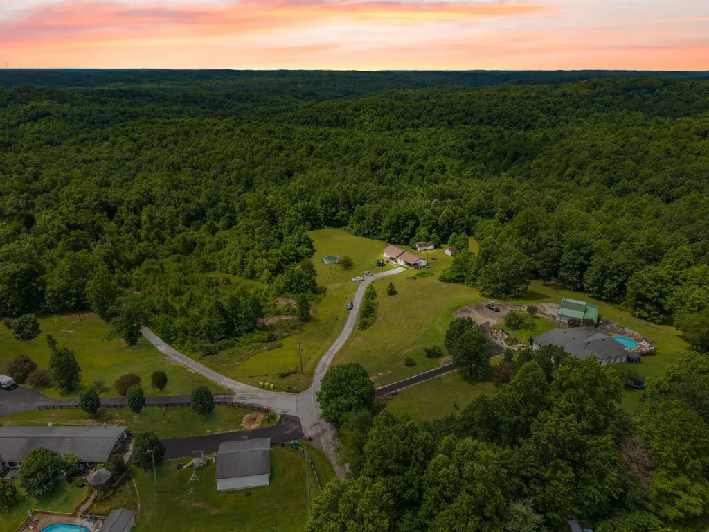 3492 Hawk Creek Road London KY 40741