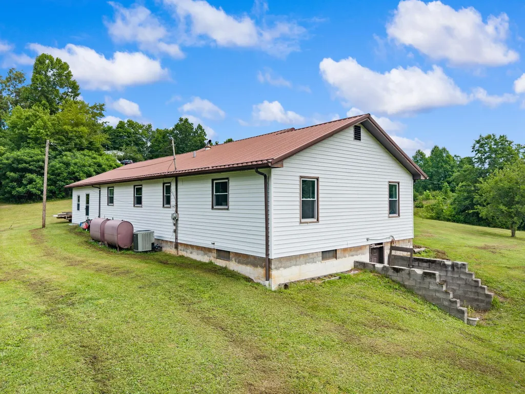 3492 Hawk Creek Road London KY 40741
