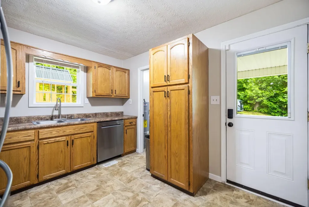 6723 Ky-1524 Manchester KY 40962