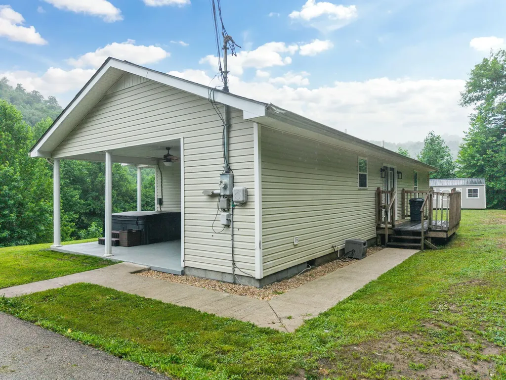 6723 Ky-1524 Manchester KY 40962