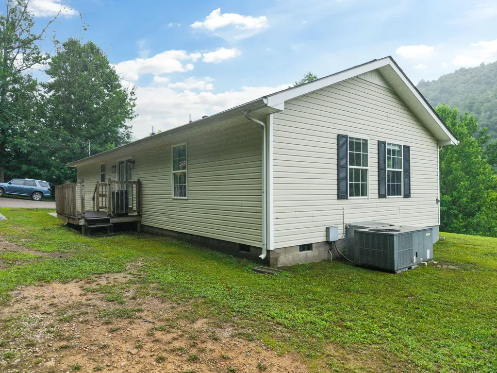 6723 Ky-1524 Manchester KY 40962