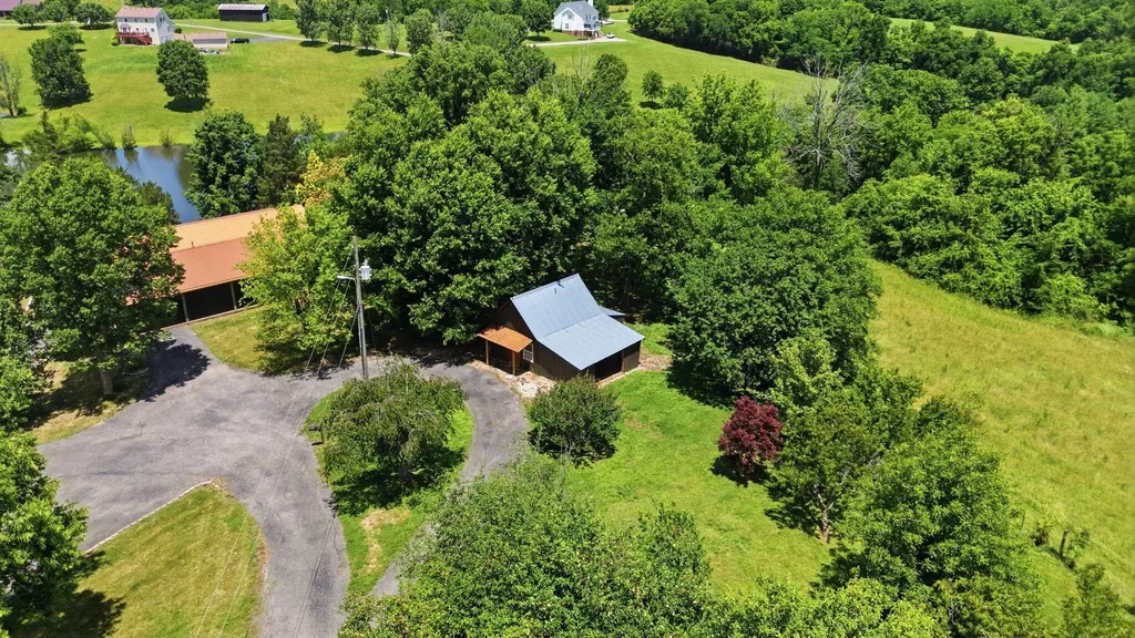535 Twin Lakes Drive Lancaster KY 40444
