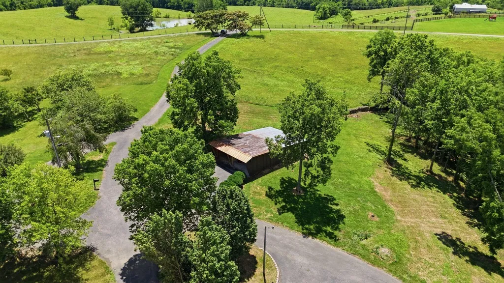 535 Twin Lakes Drive Lancaster KY 40444
