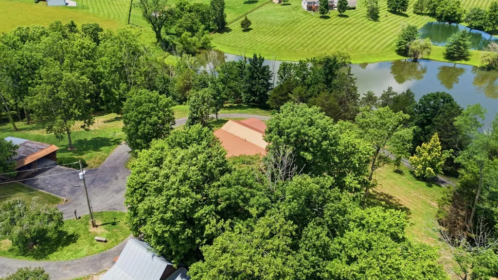 535 Twin Lakes Drive Lancaster KY 40444