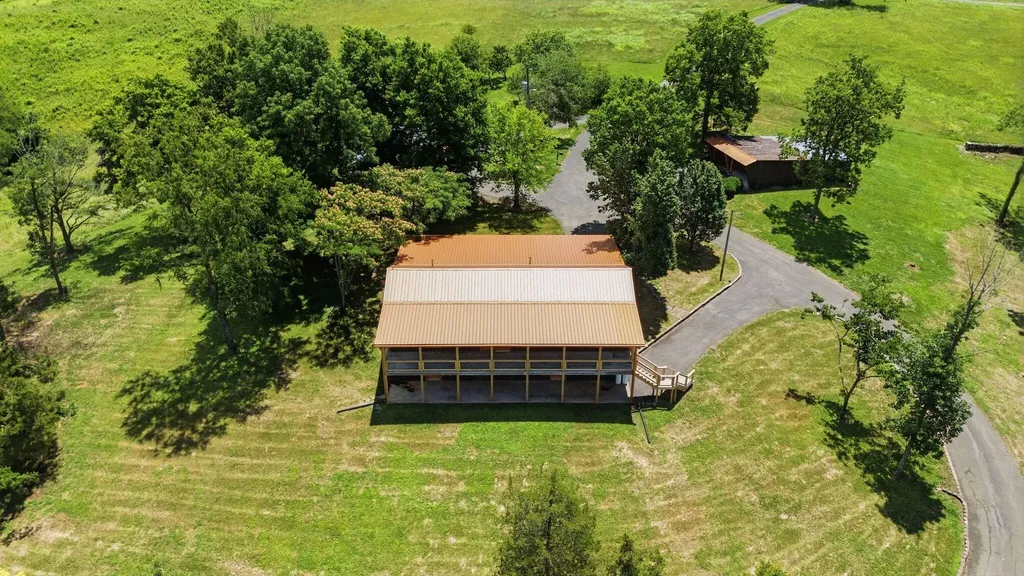 535 Twin Lakes Drive Lancaster KY 40444