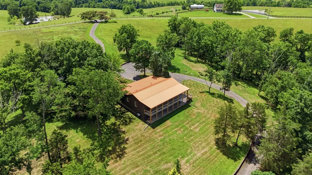 535 Twin Lakes Drive Lancaster KY 40444