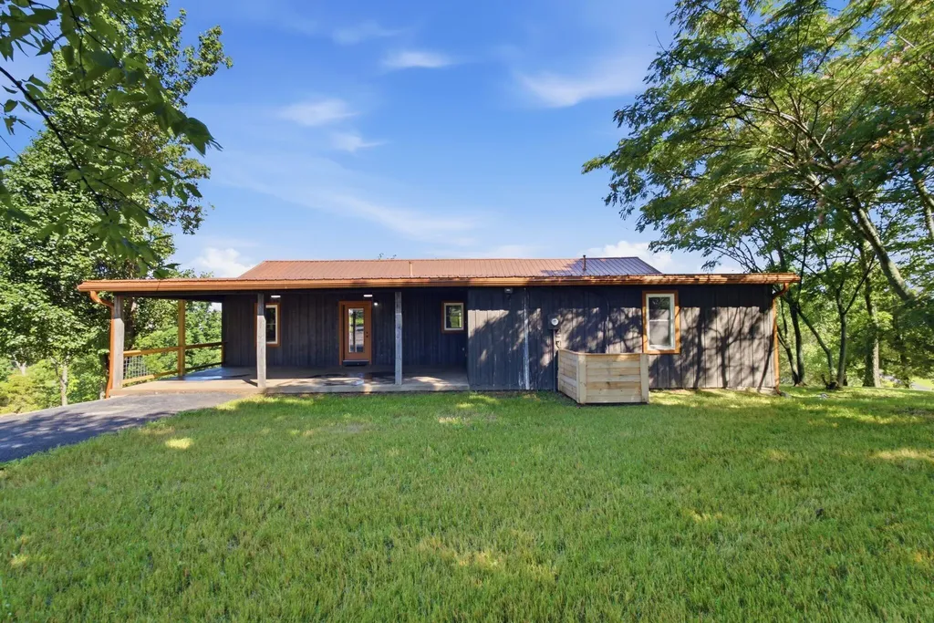 535 Twin Lakes Drive Lancaster KY 40444
