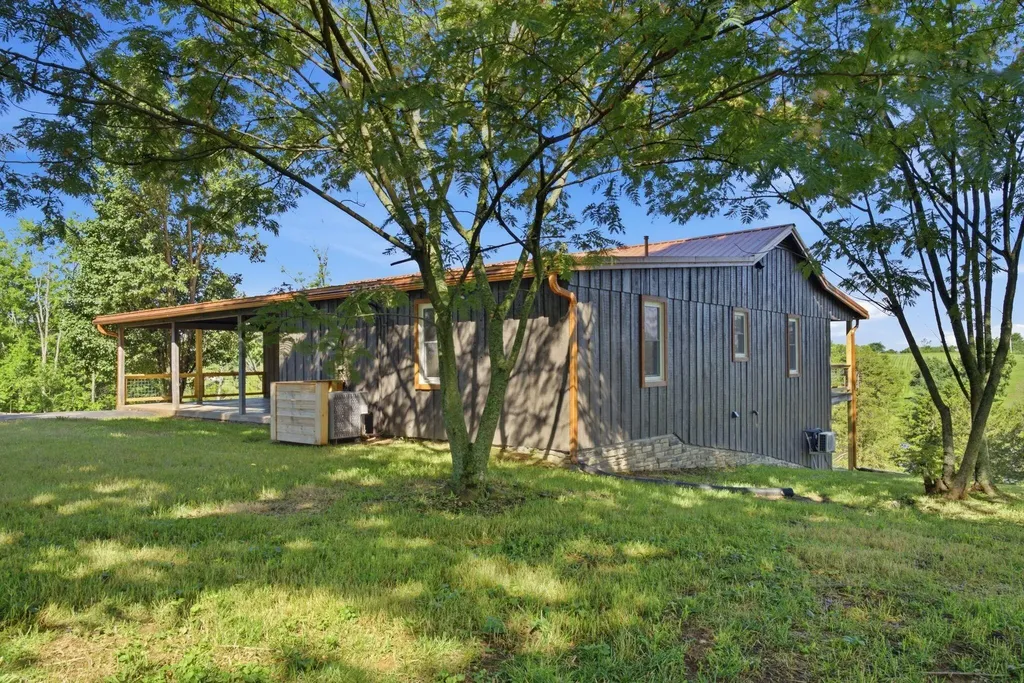 535 Twin Lakes Drive Lancaster KY 40444