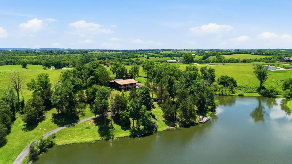 535 Twin Lakes Drive Lancaster KY 40444