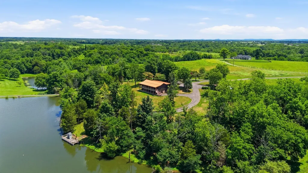 535 Twin Lakes Drive Lancaster KY 40444