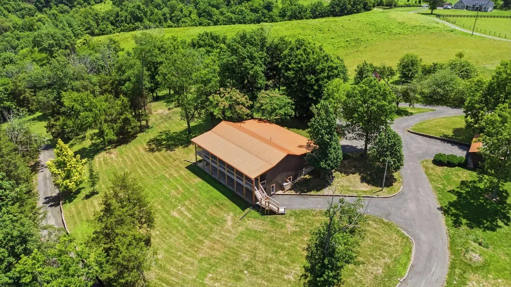 535 Twin Lakes Drive Lancaster KY 40444