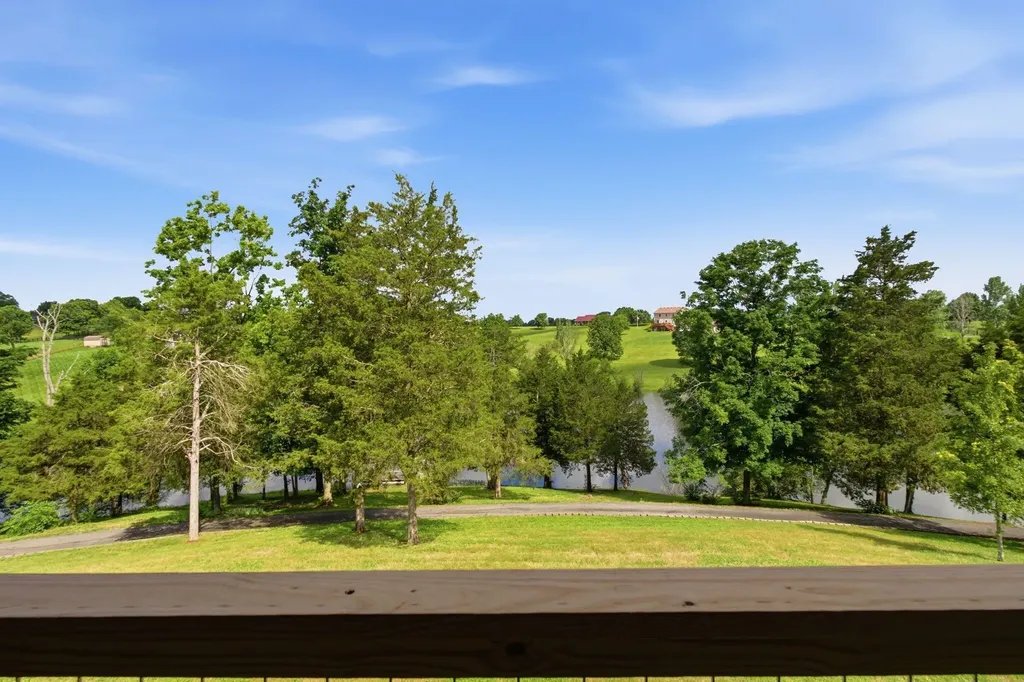 535 Twin Lakes Drive Lancaster KY 40444