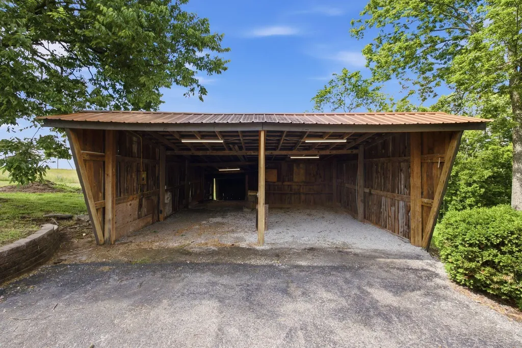 535 Twin Lakes Drive Lancaster KY 40444