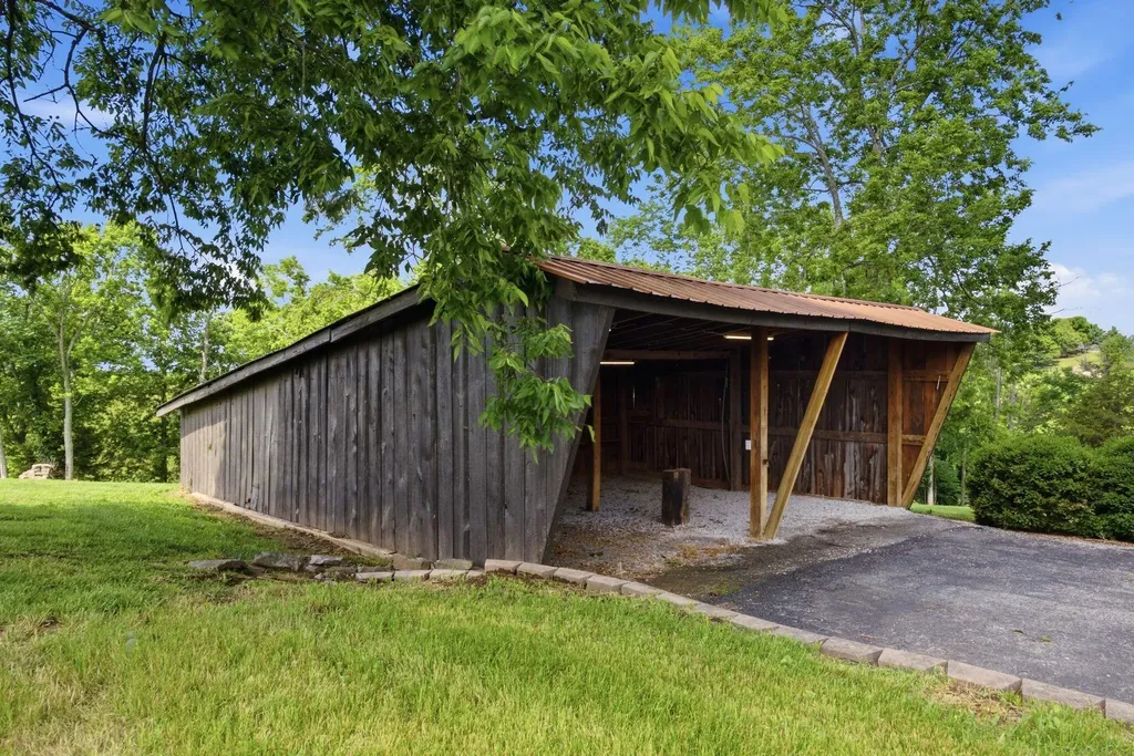535 Twin Lakes Drive Lancaster KY 40444