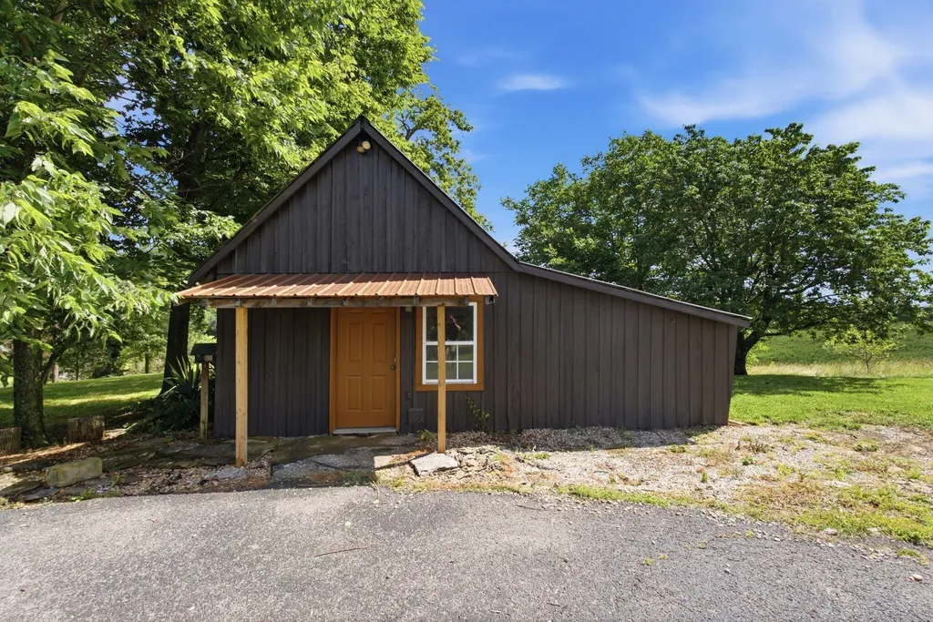 535 Twin Lakes Drive Lancaster KY 40444