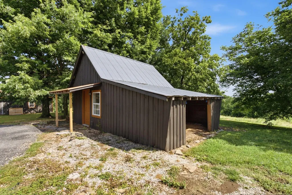 535 Twin Lakes Drive Lancaster KY 40444