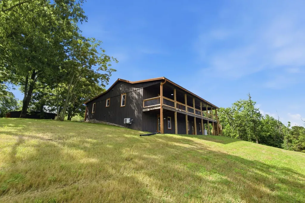 535 Twin Lakes Drive Lancaster KY 40444