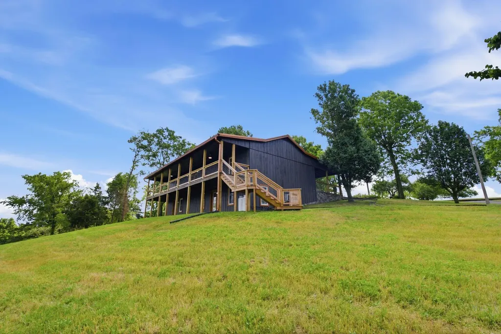 535 Twin Lakes Drive Lancaster KY 40444