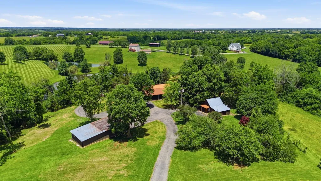 535 Twin Lakes Drive Lancaster KY 40444
