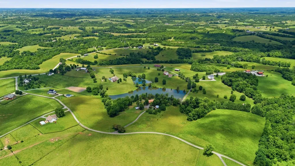 535 Twin Lakes Drive Lancaster KY 40444