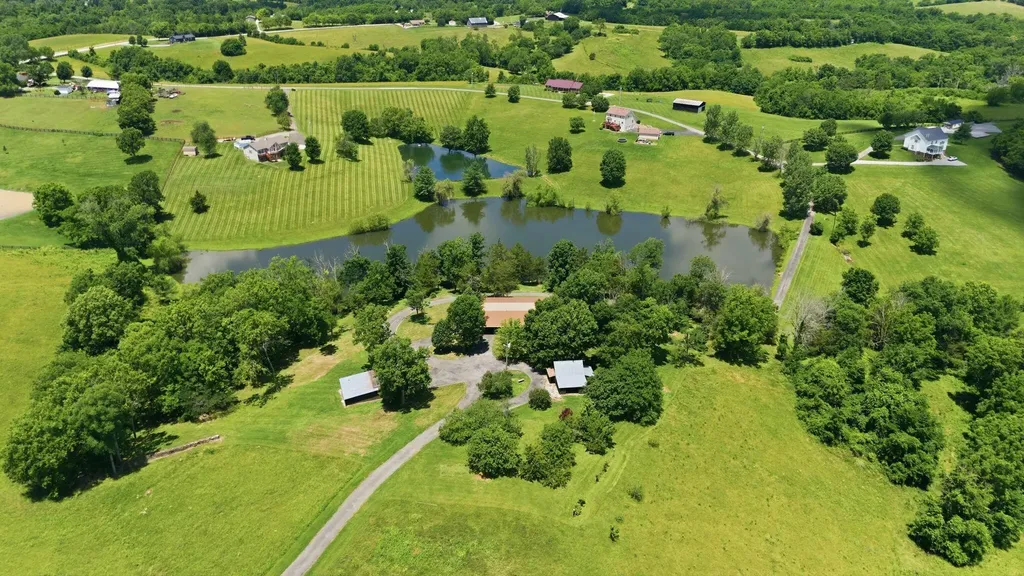 535 Twin Lakes Drive Lancaster KY 40444